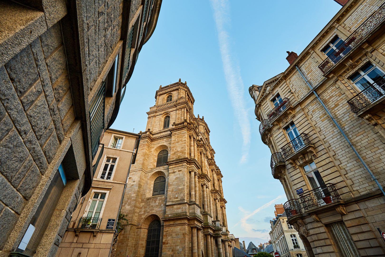 découvrez des idées romantiques pour un week-end en couple à rennes. explorez les charmes de la ville, ses restaurants authentiques et ses lieux romantiques pour créer des souvenirs inoubliables.