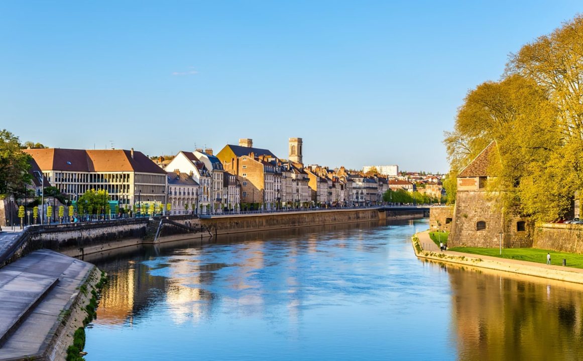 découvrez besançon en couple lors d'un week-end romantique inoubliable. explorez la beauté de cette ville historique, profitez de ses paysages pittoresques et savourez des moments de complicité dans des restaurants intimistes. parfait pour une escapade à deux !
