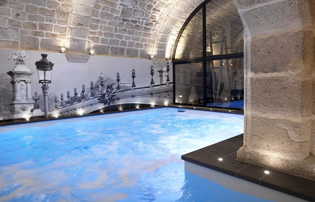 découvrez les meilleurs hôtels romantiques en france pour une escapade inoubliable. profitez de chambres élégantes, de vues imprenables et d'une ambiance intimiste, parfaits pour célébrer l'amour.
