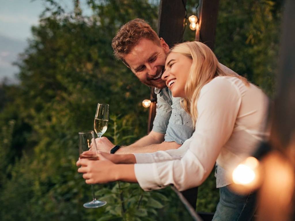 découvrez les meilleures idées pour un week-end romantique à nantes ! entre balades au bord de l'erdre, visites des châteaux et dîners aux chandelles, vivez des moments inoubliables en couple au cœur de cette ville chargée d'histoire.