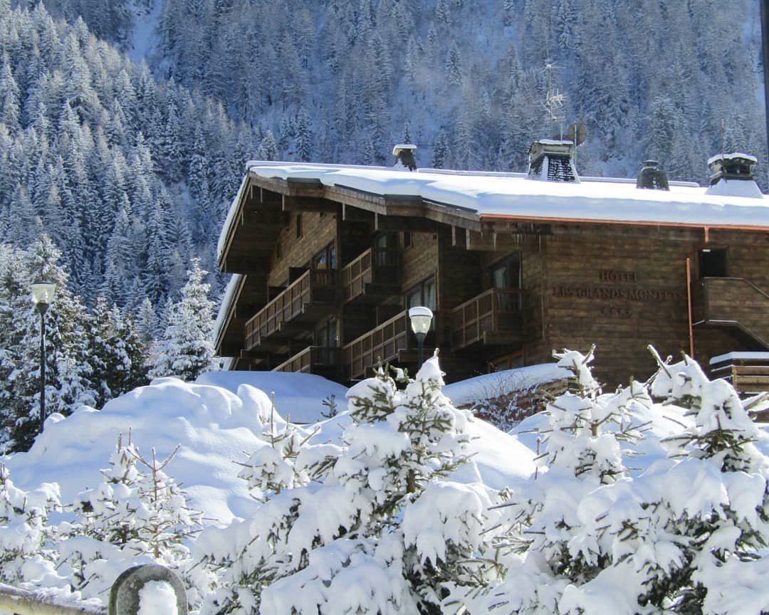 vivez un week-end romantique inoubliable à chamonix, au cœur des alpes françaises. profitez des paysages majestueux, d'activités en plein air et des charmants restaurants pour créer des souvenirs mémorables en amoureux.