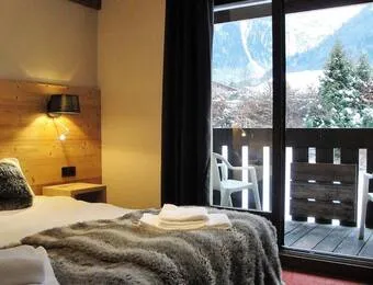 découvrez un week-end romantique à chamonix, au cœur des alpes françaises. profitez de paysages époustouflants, d'activités en plein air et de moments magiques en couple dans ce magnifique cadre montagnard. réservez dès maintenant pour une escapade inoubliable.