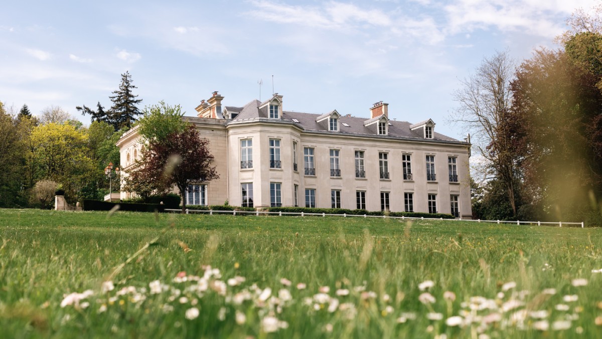 découvrez notre sélection d'hôtels détente pour toute la famille, idéalement situés près de paris. profitez d'un séjour relaxant avec des activités adaptées aux petits et grands, le tout à quelques pas de la capitale.