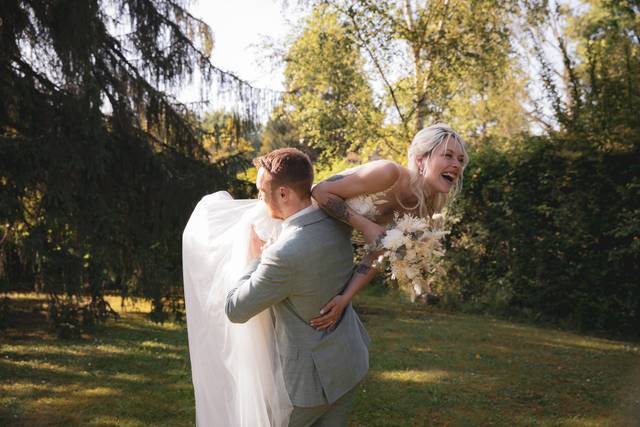 découvrez les lieux de réception idylliques et les prestataires incontournables pour un mariage réussi en haute-saône. inspirez-vous et organisez le jour de vos rêves dans cette région d'exception.