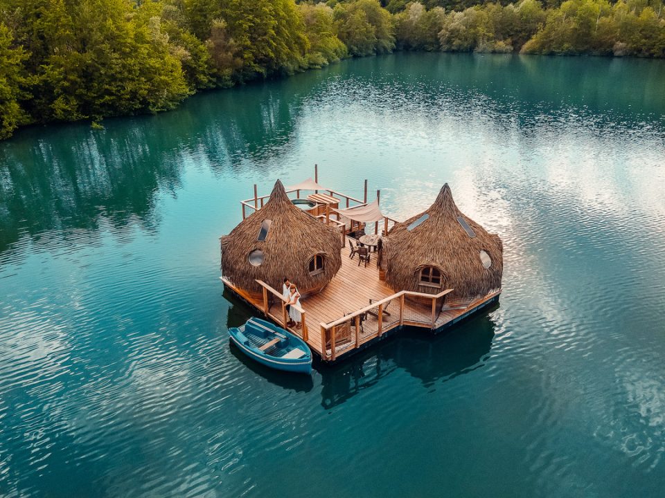 vivez un week-end romantique inoubliable avec des expériences uniques et des activités passionnantes, inspirées du thème survivor. parfait pour les couples en quête d'aventure et de complicité, ce séjour vous permettra de renforcer vos liens tout en explorant de nouveaux horizons.