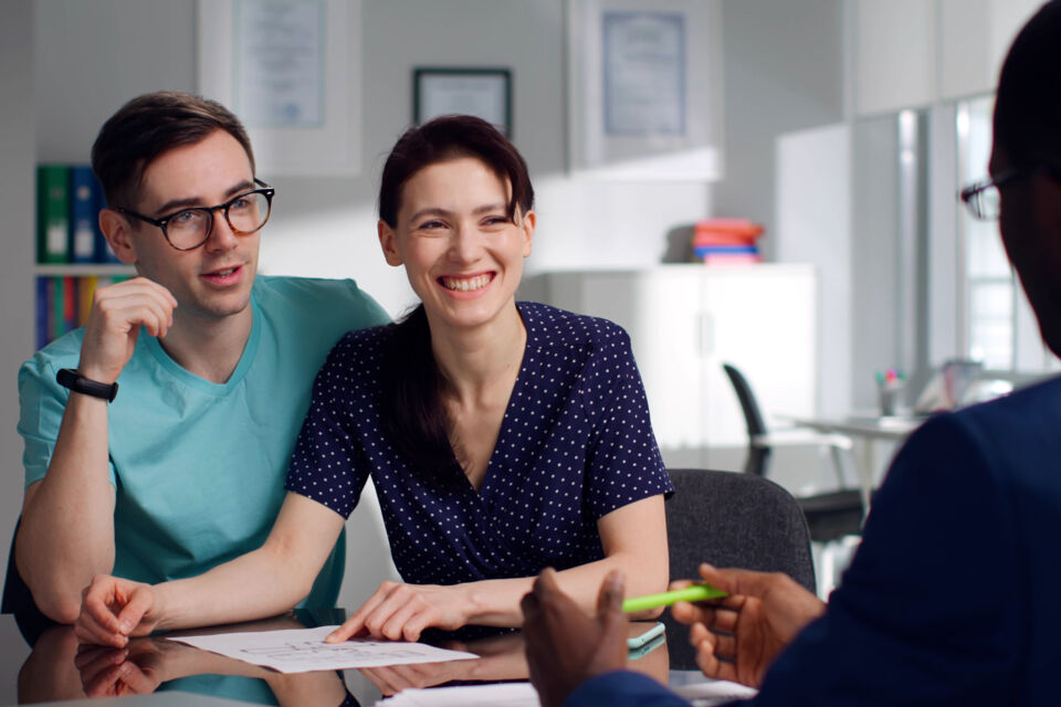 découvrez les options et coûts de l'assurance mariage pour protéger votre journée spéciale contre les imprévus.