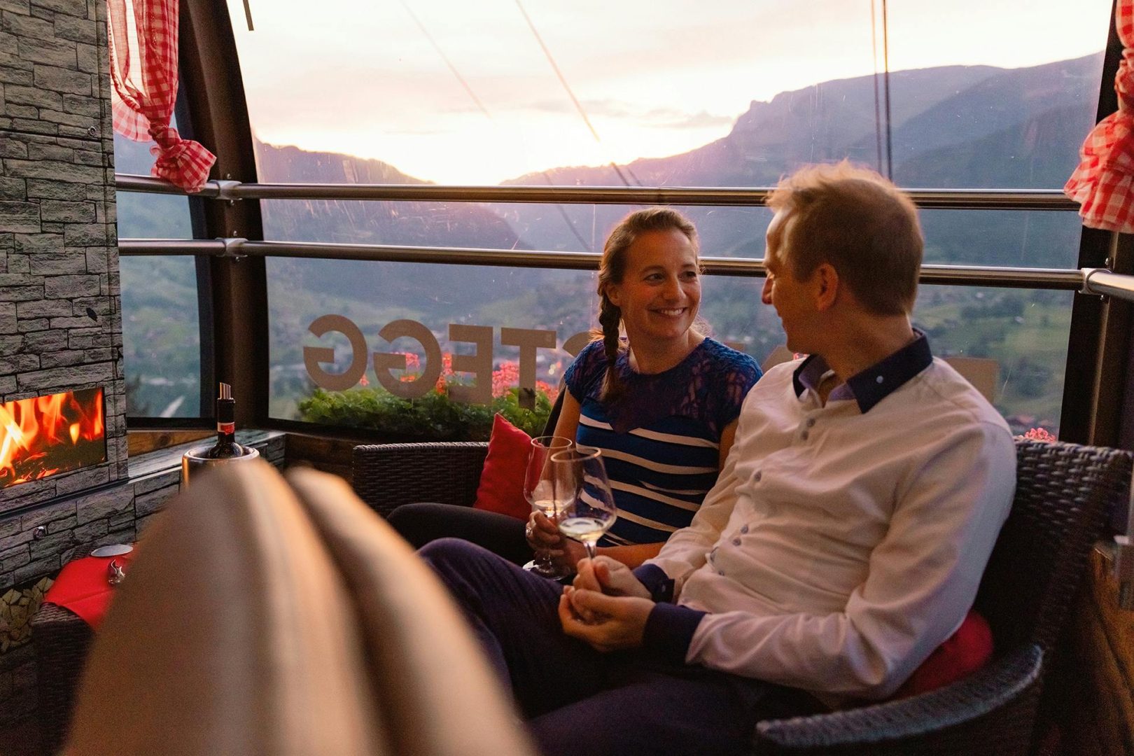 organisez une demande en mariage unique et mémorable dans le jura et les alpes vaudoises. découvrez des lieux enchanteurs pour un moment inoubliable à deux.