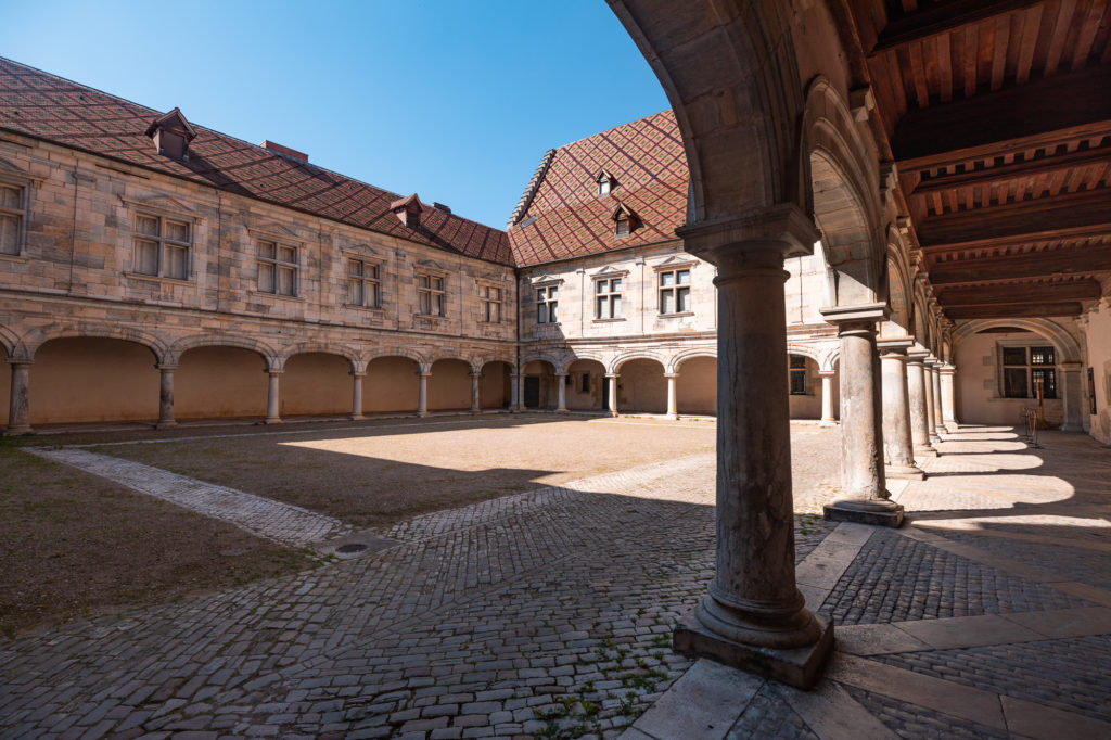 découvrez des idées de rendez-vous pas chers à besançon pour profiter pleinement de la ville sans vous ruiner.
