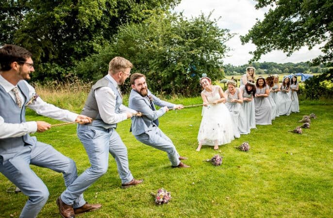 découvrez des jeux d'animations pour mariage conçus pour créer une ambiance conviviale et éviter tout malaise, afin de garantir des moments de joie et de partage inoubliables.