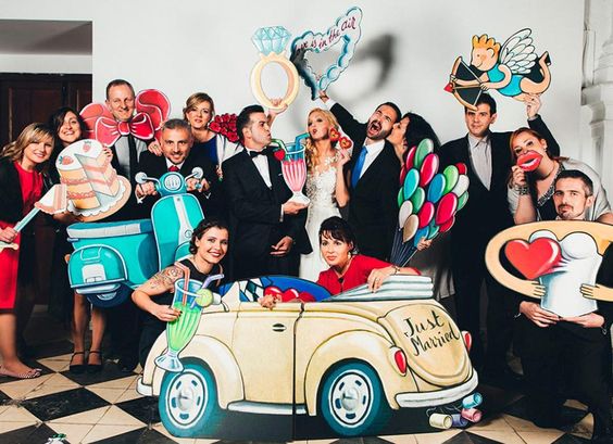 découvrez comment choisir entre un photobooth mariage diy ou un prestataire professionnel selon votre budget et vos envies pour immortaliser votre journée unique.