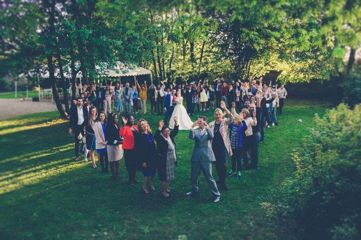 découvrez la réglementation en vigueur pour la prise de photos, vidéos et l'utilisation de drones lors de mariages en france et en suisse, afin de garantir un événement légal et réussi.