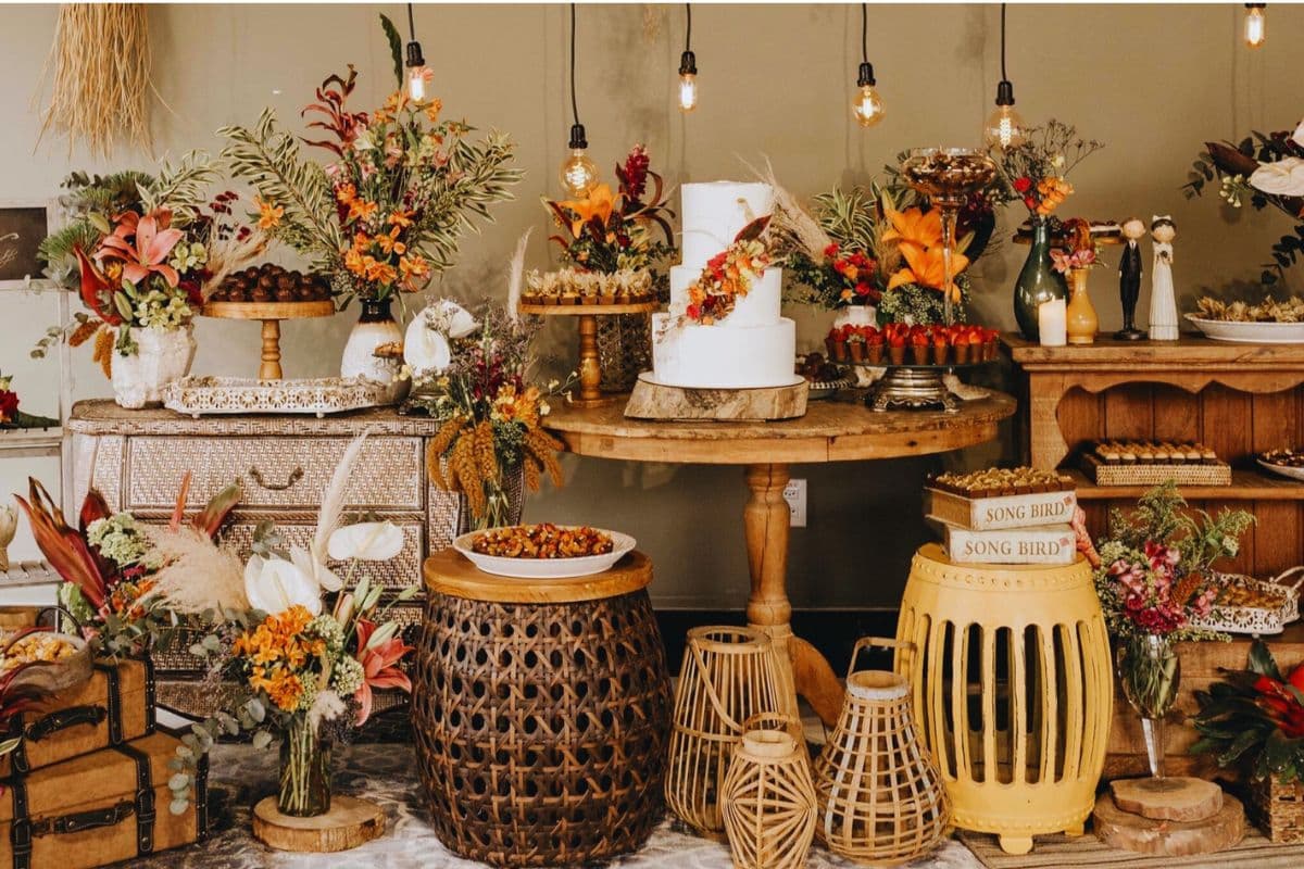 découvrez les tendances mariage 2026 : robes élégantes, décorations modernes, palettes de couleurs inédites et idées food savoureuses pour un jour inoubliable.