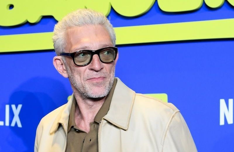 découvrez vincent cassel et narah baptista célébrant le carnaval de rio, une plongée festive au cœur de la culture brésilienne avec des moments inoubliables.