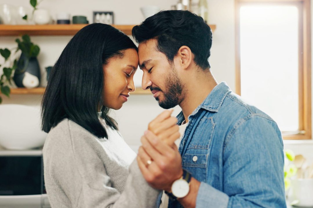 découvrez comment renforcer la vitalité de votre couple grâce à des week-ends revitalisants et pleins de complicité.