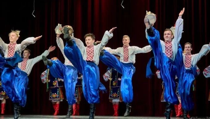 découvrez un week-end en dordogne alliant danse, théâtre et musique pour une expérience culturelle riche et captivante au cœur de paysages magnifiques.